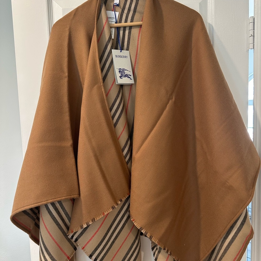 Burberry Beige and Plaid Wool Garment